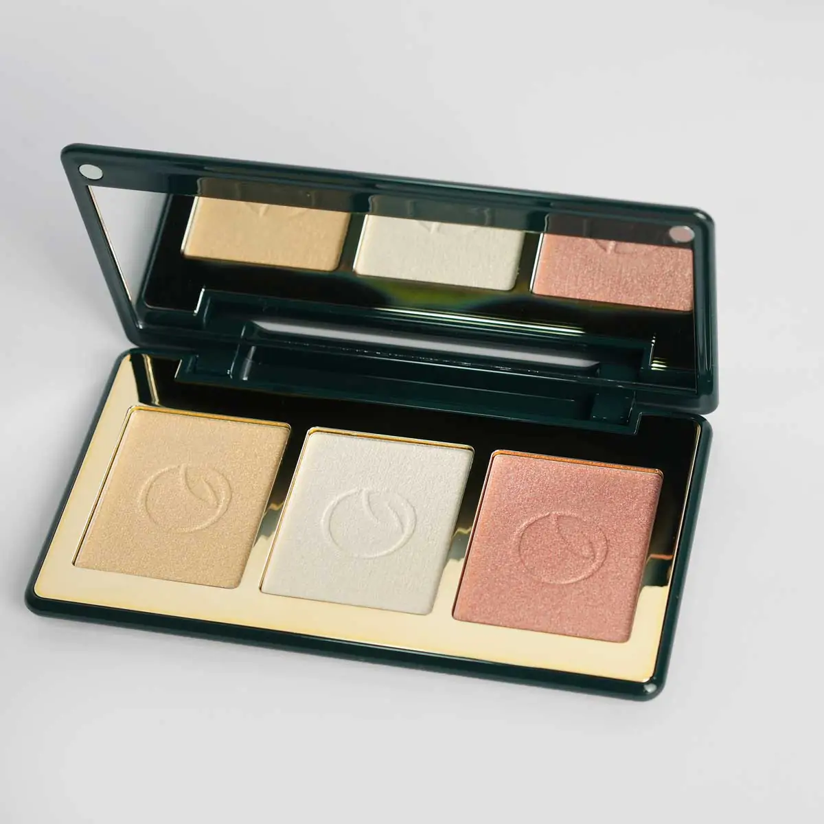 Lois Chloe D'L Glow Highlighter Palette Lois Chloe D'L Glow Highlighter Palette - 3*3.5gm